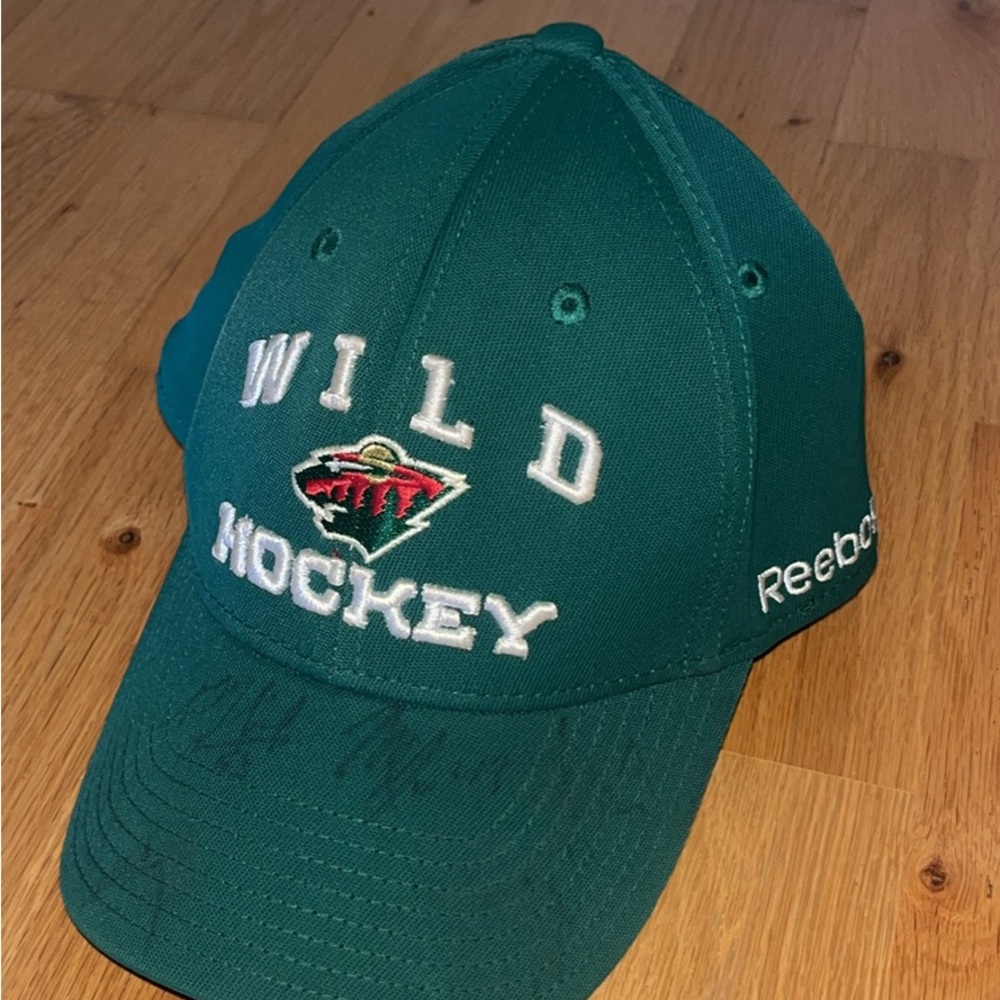 Minnesota Wild NHL Hat with Signitures